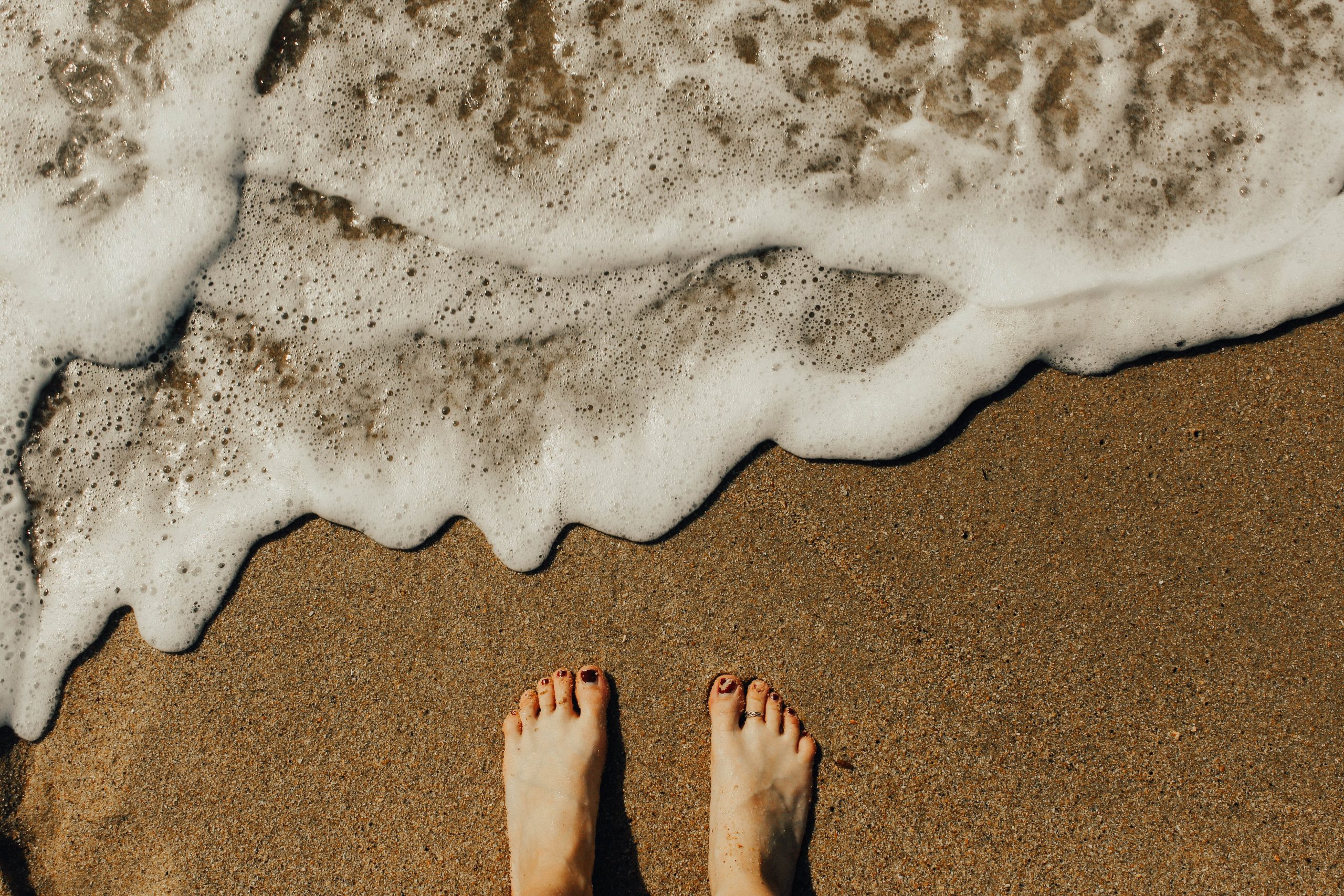 Conoce las ventajas de caminar por la playa